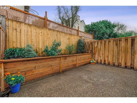 5951 S Hood Avenue Portland OR 97239