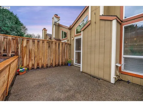 5951 S Hood Avenue Portland OR 97239