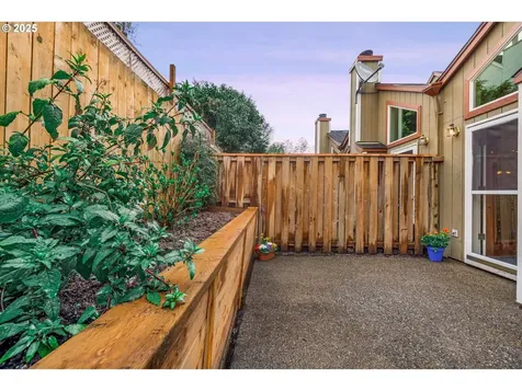 5951 S Hood Avenue Portland OR 97239