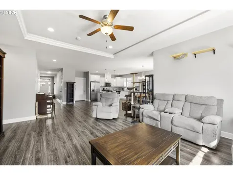 1293 S 9th Street Independence OR 97351