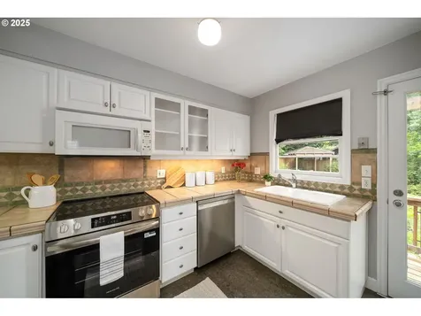 5935 NE 18th Avenue Portland OR 97211