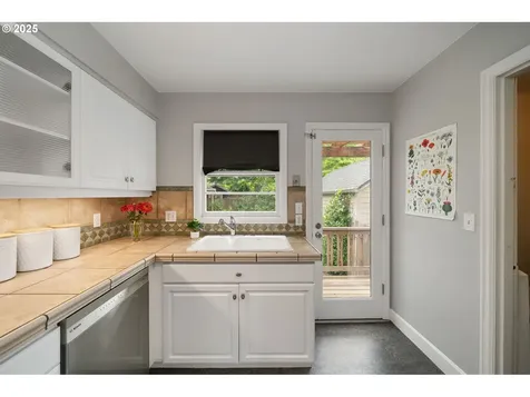 5935 NE 18th Avenue Portland OR 97211