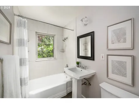 5935 NE 18th Avenue Portland OR 97211