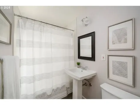 5935 NE 18th Avenue Portland OR 97211