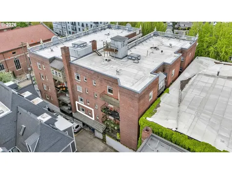 1811 NW Couch Street Portland OR 97209
