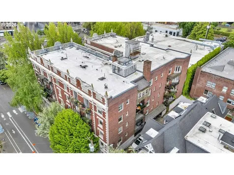 1811 NW Couch Street Portland OR 97209