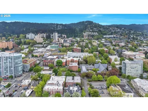 1811 NW Couch Street Portland OR 97209