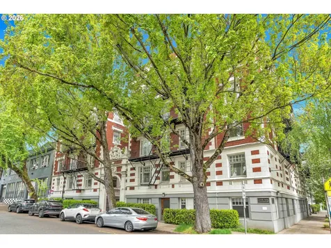 1811 NW Couch Street Portland OR 97209