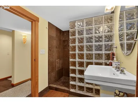 905 Columbia Street Hood River OR 97031