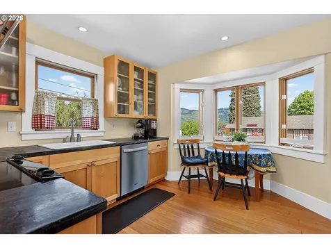 905 Columbia Street Hood River OR 97031