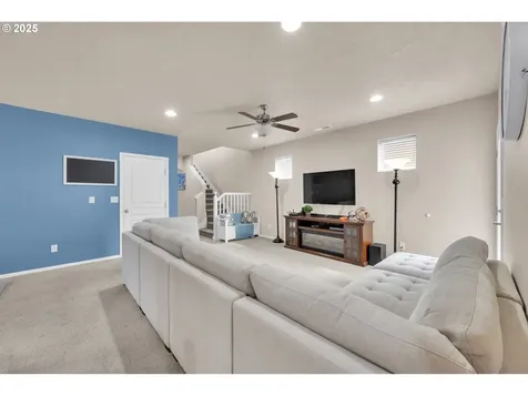 1225 Riverfront Way Cottage Grove OR 97424