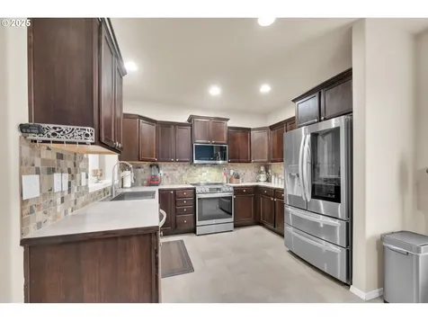 1225 Riverfront Way Cottage Grove OR 97424