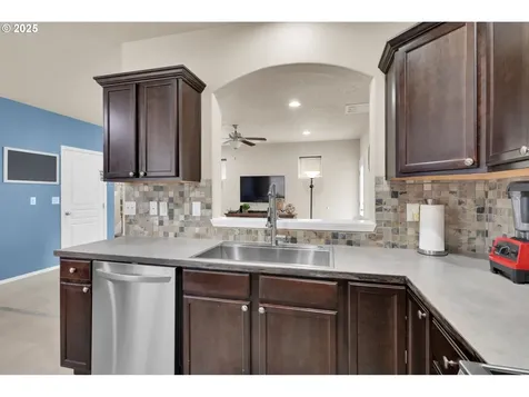 1225 Riverfront Way Cottage Grove OR 97424
