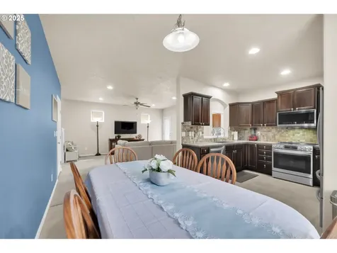 1225 Riverfront Way Cottage Grove OR 97424
