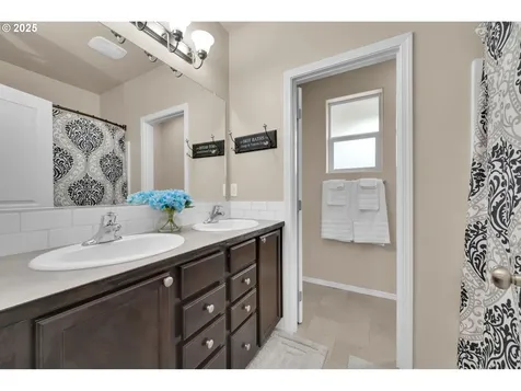 1225 Riverfront Way Cottage Grove OR 97424
