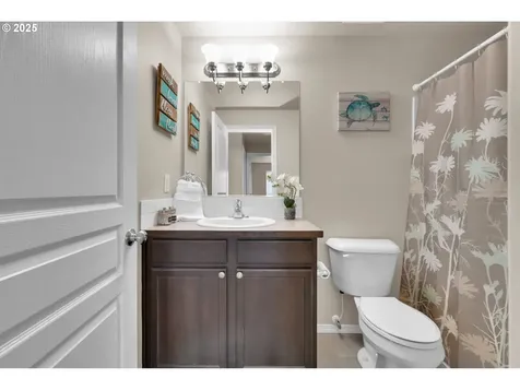 1225 Riverfront Way Cottage Grove OR 97424
