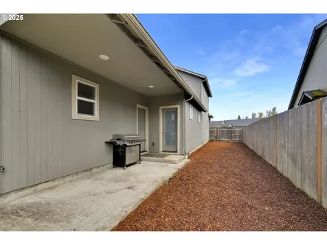1225 Riverfront Way Cottage Grove OR 97424