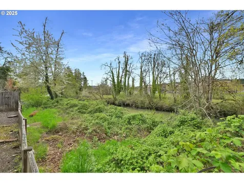 1225 Riverfront Way Cottage Grove OR 97424