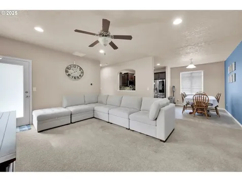 1225 Riverfront Way Cottage Grove OR 97424