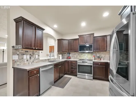 1225 Riverfront Way Cottage Grove OR 97424
