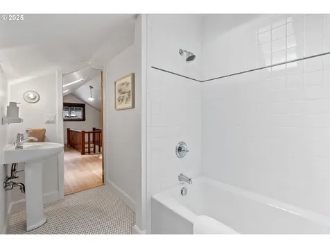 2636 NE Ridgewood Drive Portland OR 97212