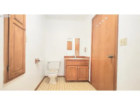 6818 SE 114th Avenue Portland OR 97266