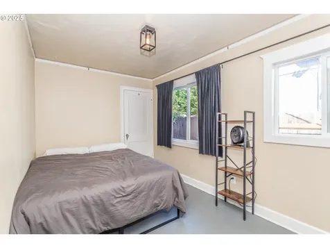 1524 SE 84th Avenue Portland OR 97216