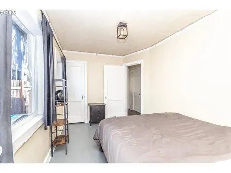 1524 SE 84th Avenue Portland OR 97216