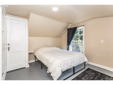 1524 SE 84th Avenue Portland OR 97216