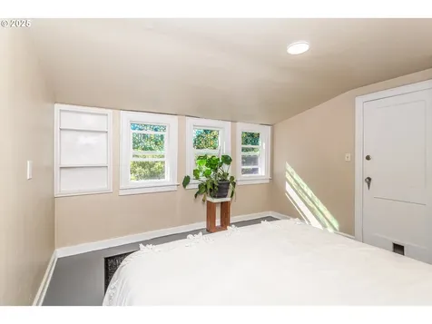 1524 SE 84th Avenue Portland OR 97216