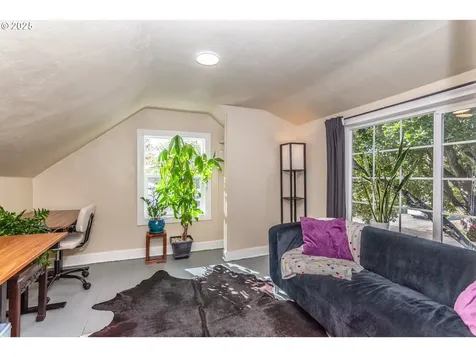 1524 SE 84th Avenue Portland OR 97216