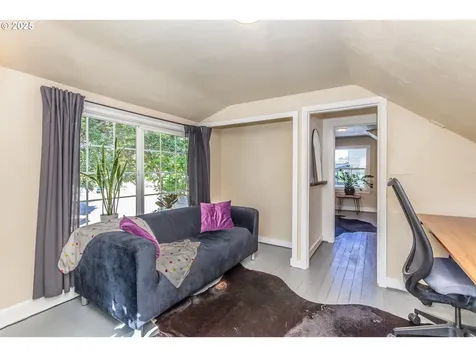 1524 SE 84th Avenue Portland OR 97216