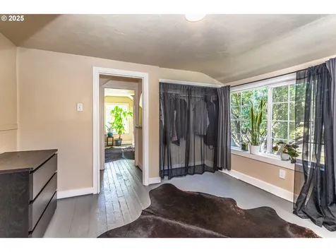 1524 SE 84th Avenue Portland OR 97216