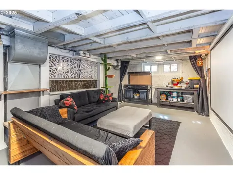 1524 SE 84th Avenue Portland OR 97216