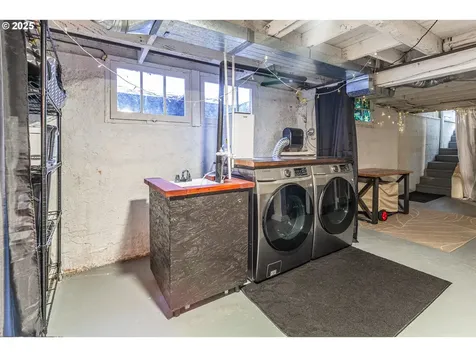 1524 SE 84th Avenue Portland OR 97216