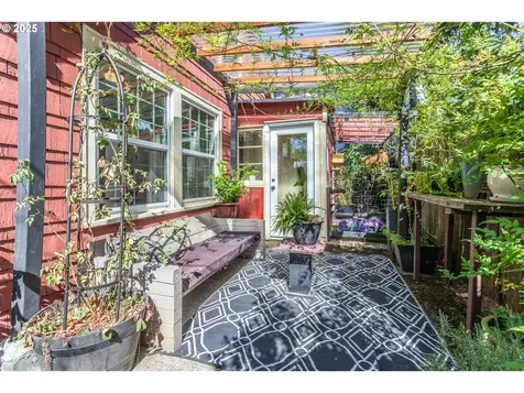 1524 SE 84th Avenue Portland OR 97216