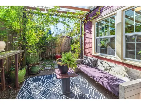 1524 SE 84th Avenue Portland OR 97216