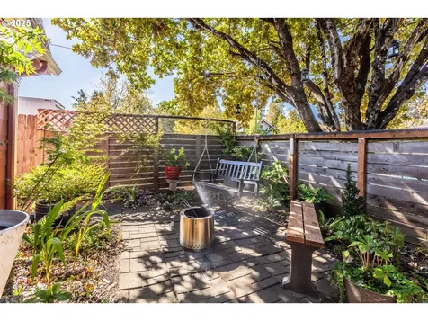 1524 SE 84th Avenue Portland OR 97216