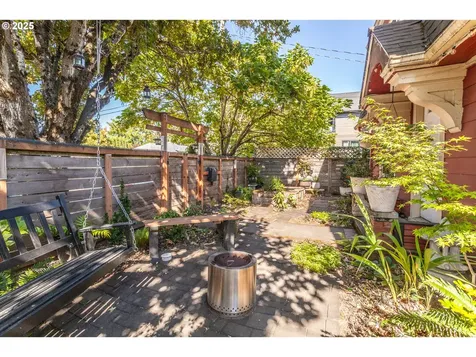 1524 SE 84th Avenue Portland OR 97216