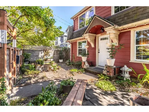 1524 SE 84th Avenue Portland OR 97216