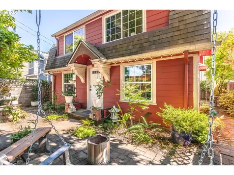 1524 SE 84th Avenue Portland OR 97216