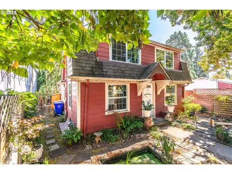 1524 SE 84th Avenue Portland OR 97216