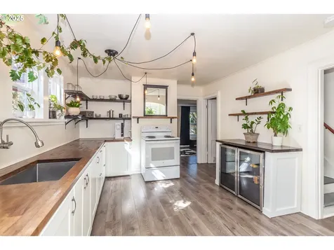 1524 SE 84th Avenue Portland OR 97216