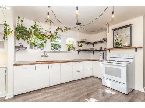 1524 SE 84th Avenue Portland OR 97216