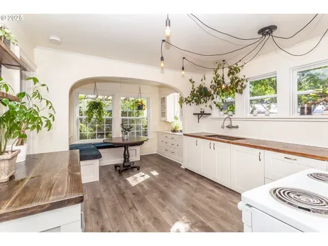 1524 SE 84th Avenue Portland OR 97216