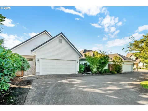 3333 Lakemont Drive Eugene OR 97408