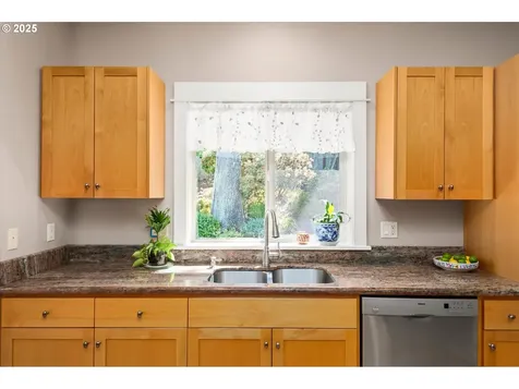 2688 Suncrest Avenue Eugene OR 97405
