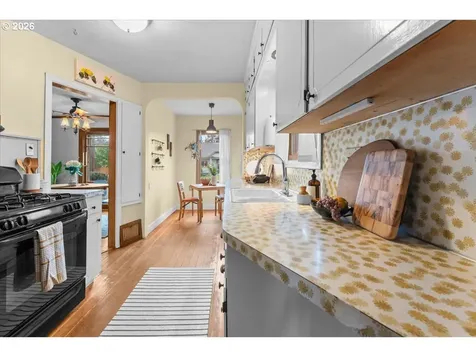 5820 NE Halsey Street Portland OR 97213
