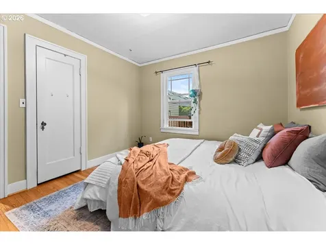 5820 NE Halsey Street Portland OR 97213
