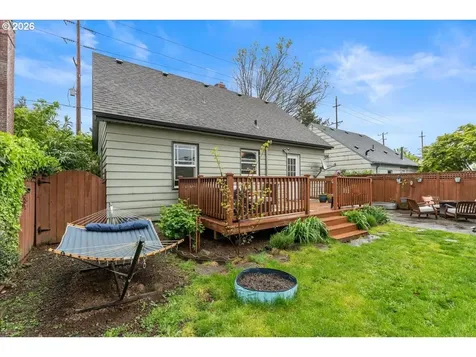 5820 NE Halsey Street Portland OR 97213